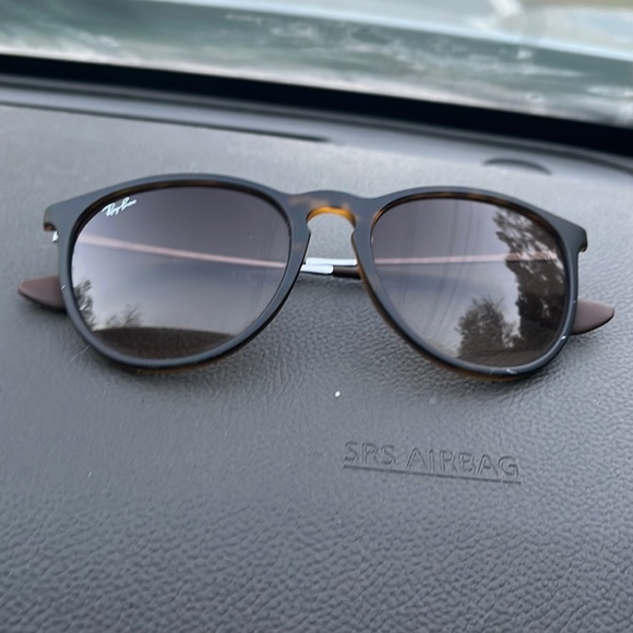Erika ray ban sunglass - Picture 1 of 3